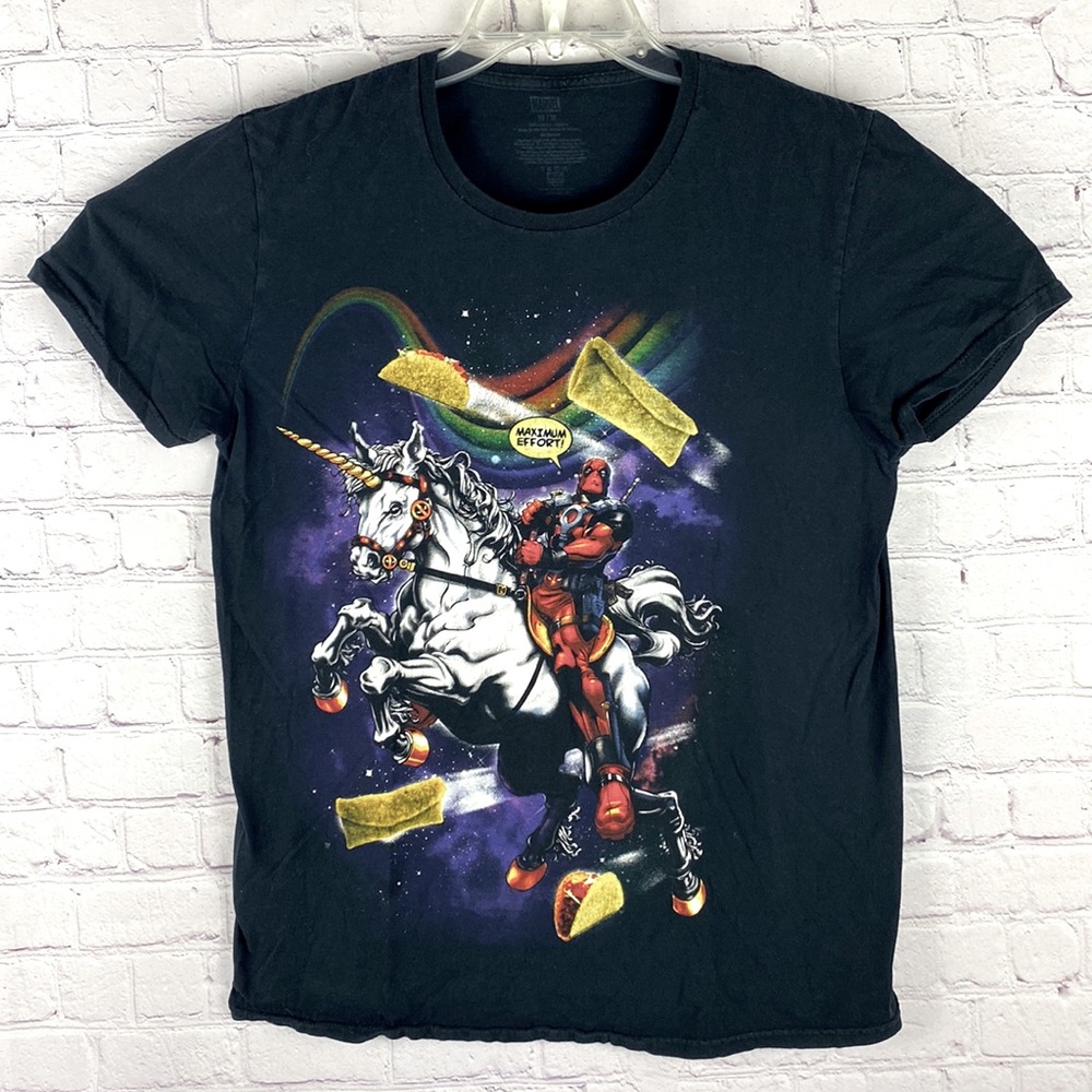 Marvel Deadpool Men's Black Short Sleeve and Crewneck Graph Tee. Size: Medium